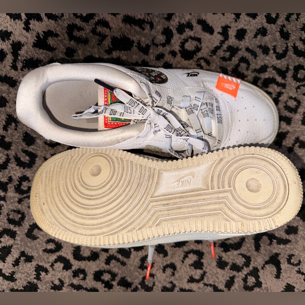 Nike Air Force 1 “Just Do It” White Leather Sneakers – Youth Size 7Y - Picture 5 of 5